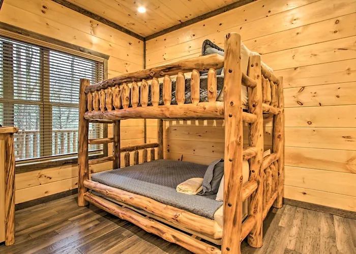 Luxe Cabin With Home Theater Less Than 2 Miles To Gatlinburg