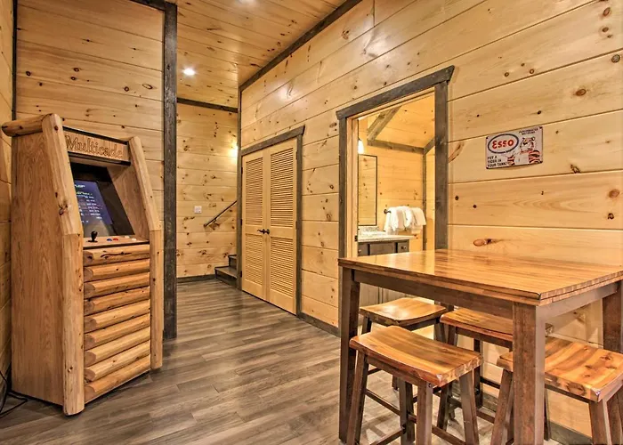 Luxe Cabin With Home Theater Less Than 2 Miles To Gatlinburg